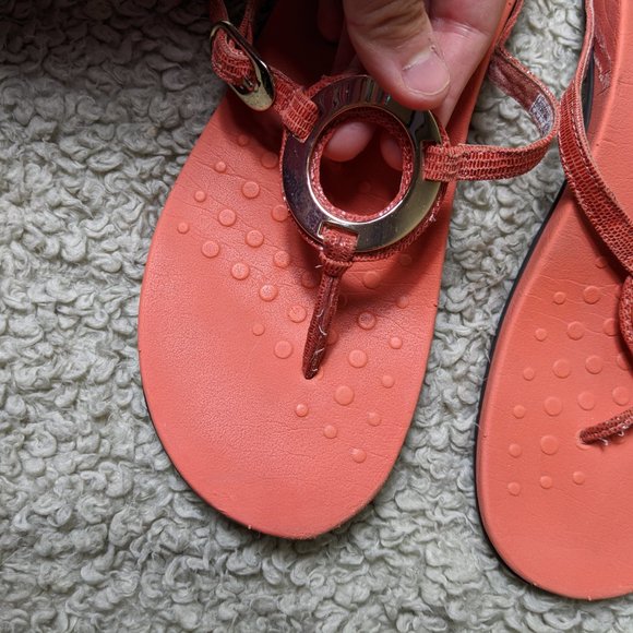 Vionic Karina Slip On Thong Sandles in Orage sz 9 - Picture 2 of 9